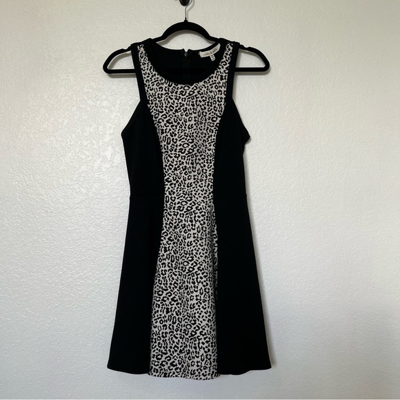 2/$30 Robbi and Nikki Casual A line dress- black and white color block print - Picture 3 of 14